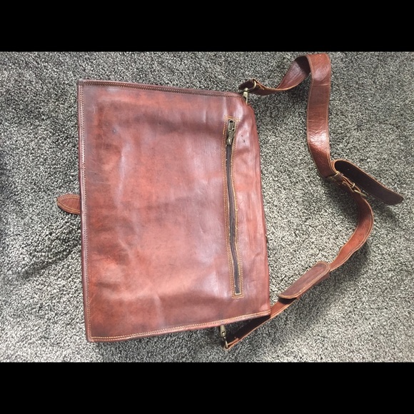 Never used authentic leather bag! Ship day of/next - Picture 2 of 8